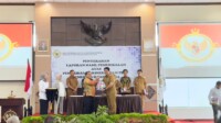 Pemda Buton Tengah saat menerima LHP dari BPK Sulawesi Tenggara Tahun Anggaran 2022 dan 2023. Senin (22/1/2024). Foto : Dinas Kominfo Buton Tengah for totabuan.news