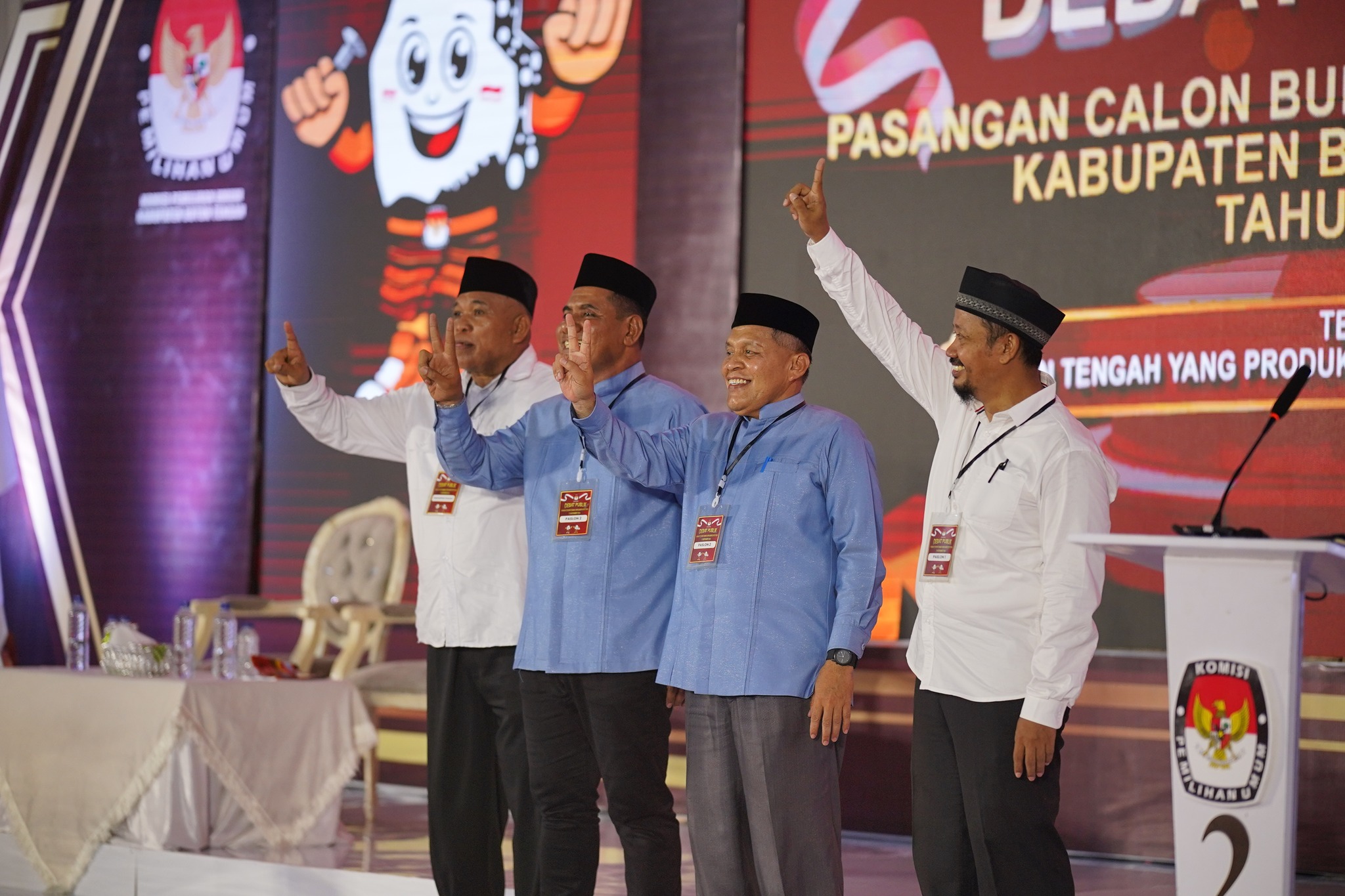 Dua Paslon Bupati dan Wakil Bupati Buton Tengah Pasca Debat Kandidat beberapa waktu lalu. Foto : IST