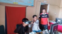 Pelaksanaan Perekaman KTP di Disdukcapil Kabupaten Buton Tengah. Kadisdukcapil mengenakan Kaos Merah Minggu (24/11/2024). Foto IST