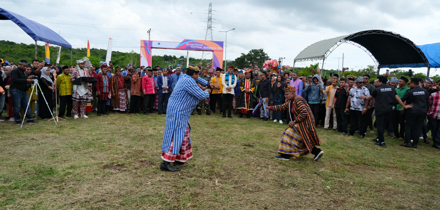 Sambutan Masyarakat Rumpun Ombonowulu. Foto : Muhammad Shabuur