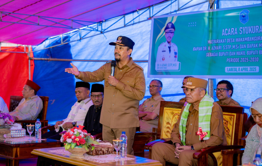 Bupati Buton Tengah, Dr. Azhari, S.STP, M.Si bersama Wakil Bupati Buton Tengah, Muh. Adam Basan, S.Sos saat membawakan sambutan. Foto : Humas dan Protokoler Buteng/ Adin