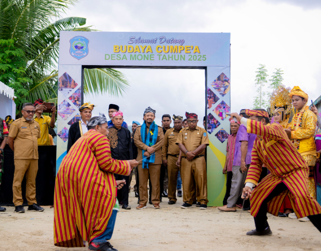 Sambutan Masyarakat Desa Mone Kecamatan Lakudo pada perayaan adat Cumpea tahun 2025. Foto : IST