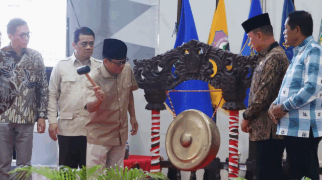 dialog percepatan pembentukan Koperasi Desa dan Kelurahan Merah Putih Provinsi Sulawesi Tenggara, Kegiatan ini dibuka secara resmi oleh Menteri Desa, Pembangunan Daerah Tertinggal, dan Transmigrasi (Mendes PDTT), H. Yandri Susanto, didampingi Gubernur Sultra, Mayjen TNI (Purn) Andi Sumangerukka (ASR). Foto : IST