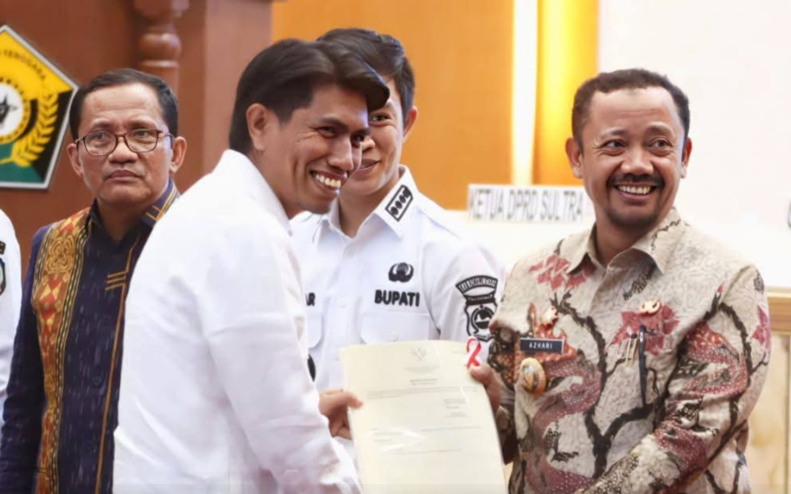 Bupati Buton Tengah, Dr. Azhari, menghadiri Rapat Koordinasi (Rakor) Program Kebijakan Pertanahan dan Tata Ruang di Provinsi Sulawesi Tenggara tampak juga Wakil Ketua Komisi II DPR RI, Bahtra Banong dari Fraksi Gerindra. Foto. IST