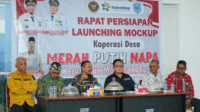 Pemerintah Kabupaten Buton Tengah (Pemkab Buteng) kembali menggelar rapat pembahasan persiapan launching Mock Up Koperasi Desa Merah Putih di Desa Napa, Kecamatan Mawasangka, yang dijadwalkan berlangsung secara daring pada 19 Juli 2025 mendatang. Foto : IST