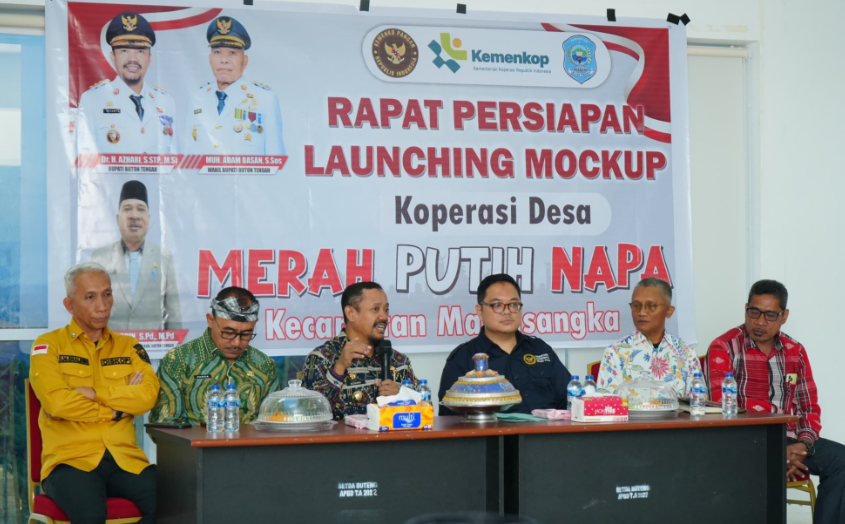 Pemerintah Kabupaten Buton Tengah (Pemkab Buteng) kembali menggelar rapat pembahasan persiapan launching Mock Up Koperasi Desa Merah Putih di Desa Napa, Kecamatan Mawasangka, yang dijadwalkan berlangsung secara daring pada 19 Juli 2025 mendatang. Foto : IST